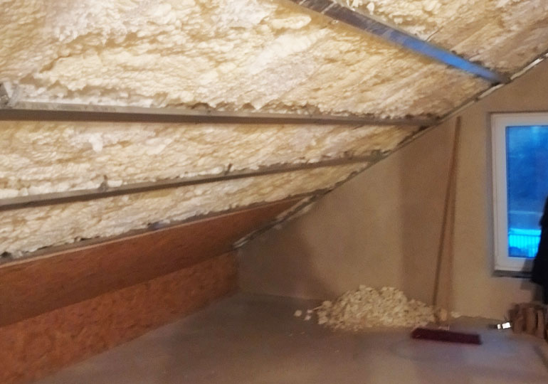 Ocieplanie poddasza pianą pur